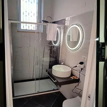 Amos Port-suite * Civitavecchia
