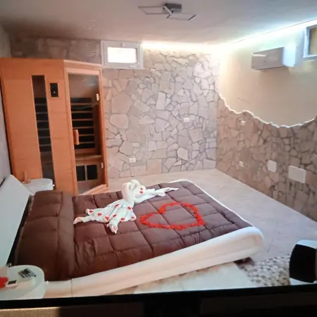 Amos Port-suite Guest house